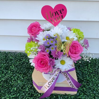 a charming small bouquet featuring a delightful mix of white and purple daisies and pink carnations.