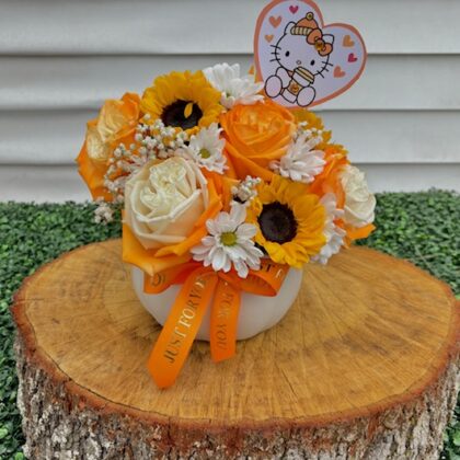 Thanksgiving fresh flower centerpiece.